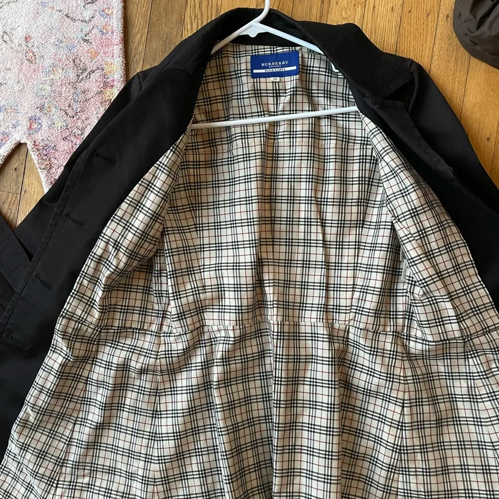 Burberry Black Classic Trench Coat with Signature Check Lining - Picture 7 of 15